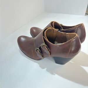 B.O.C. Born Brown Leather Double Buckle Ankle Boots Size 9